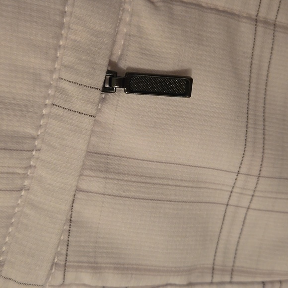 Mens Greg Norman Shorts Size 42 Waist NWOT Set of  2! Gray plaid and white plaid - Picture 6 of 8